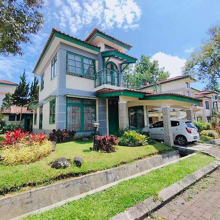 Villa Semesta Cikundul Exterior foto