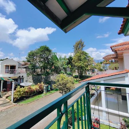Villa Semesta Cikundul Exterior foto